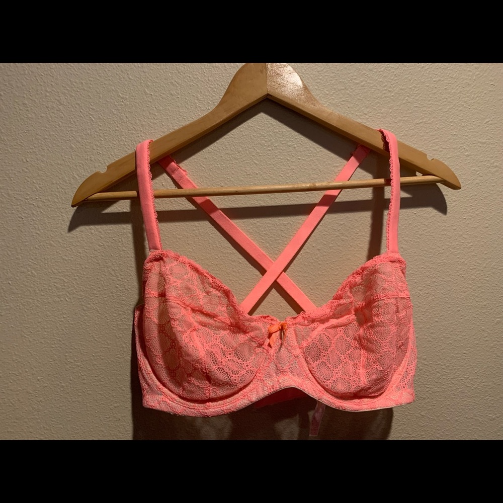 2 Bras - image 1